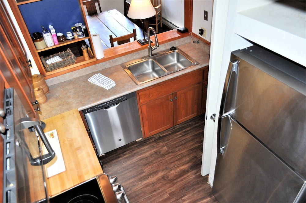 Tennis Townhome 2 Bed 2.5 Bath - photo 11