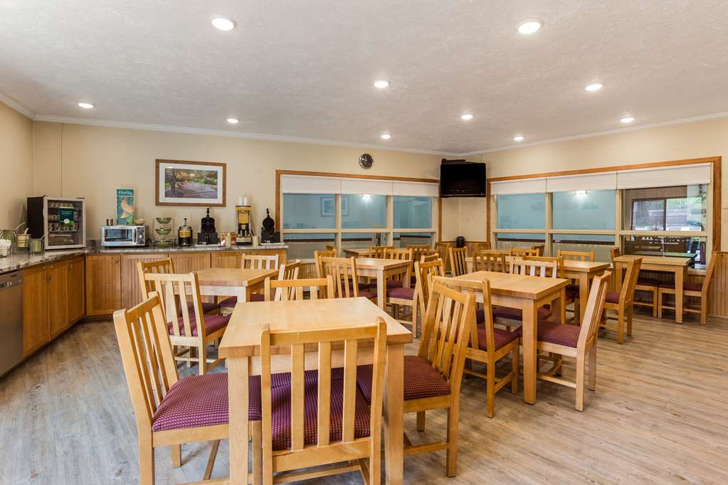 City Express by Marriott Petoskey Harbor Springs - photo 28