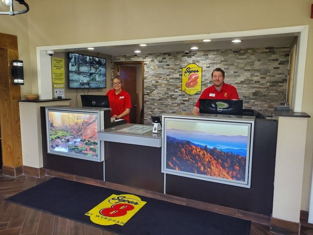 Super 8 by Wyndham Asheville Biltmore - photo 2