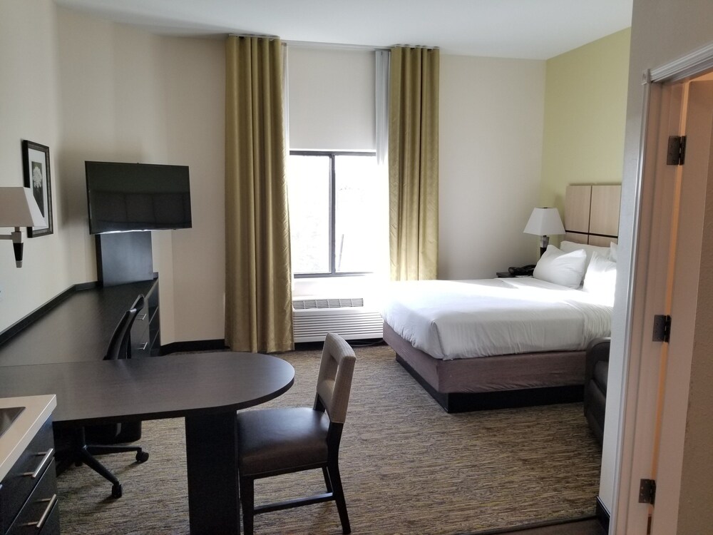 Candlewood Suites Pueblo by IHG - photo 10