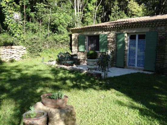 Le Mazet - carbon neutral hotel in Remoulins