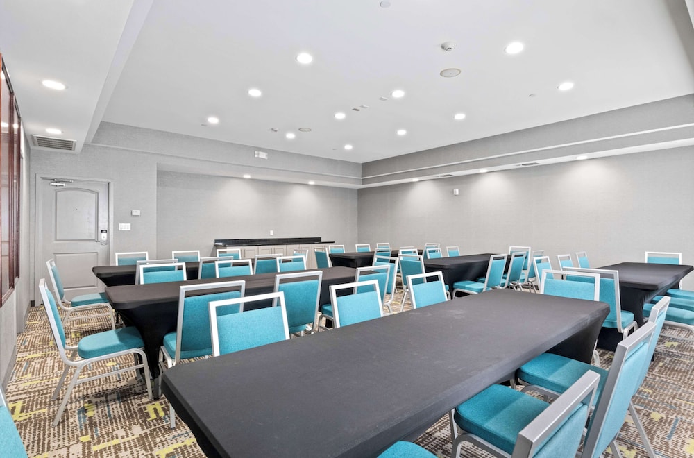 Hampton Inn & Suites Mount Pleasant - photo 33