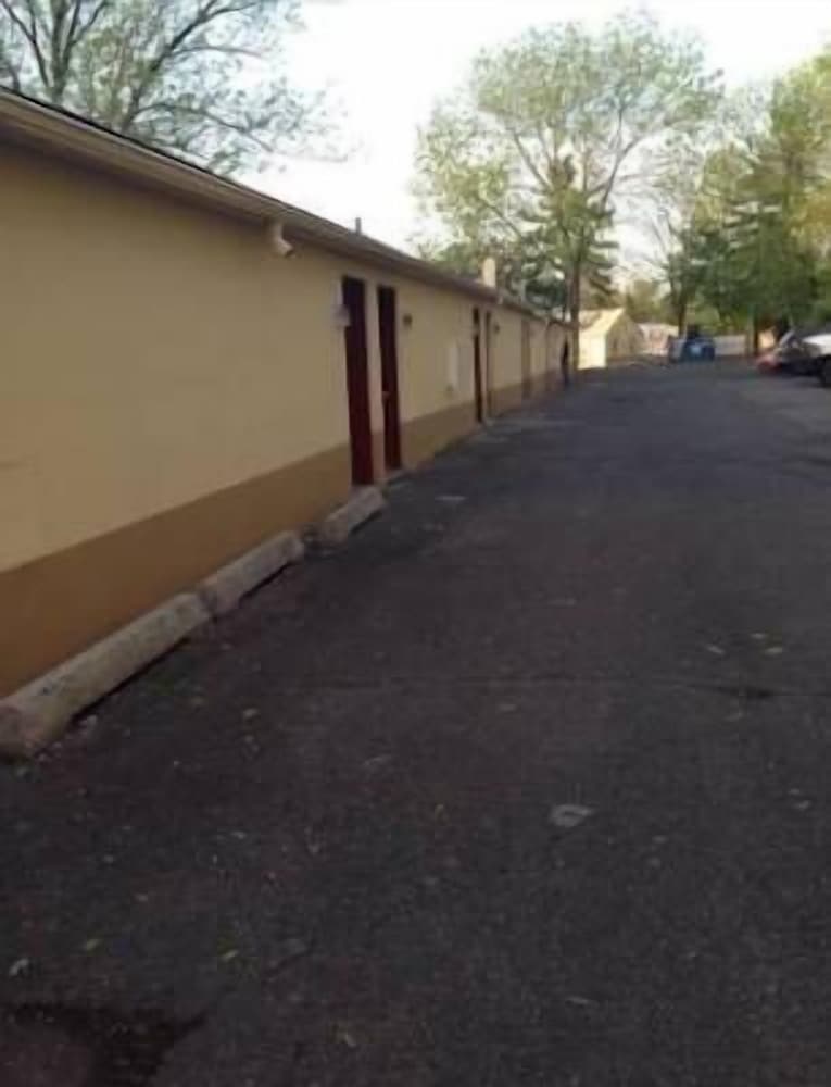 Colonial Village Motel - photo 13