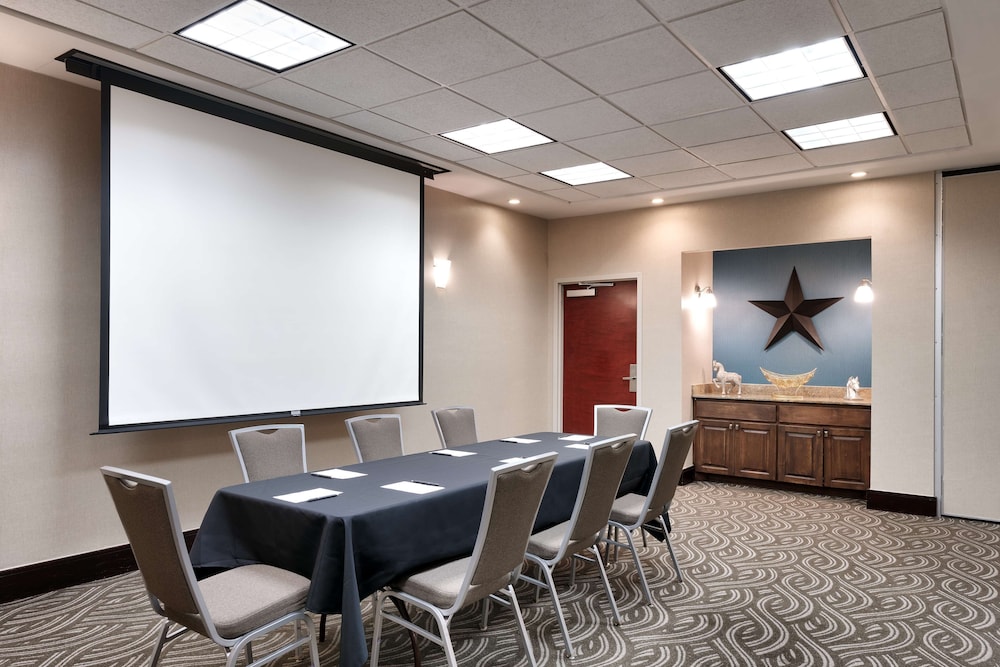 Hampton Inn & Suites Ft. Worth Burleson - photo 34