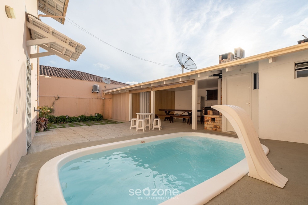Casa 5Q c piscina no centro de Penha BSL190 — 4-Star Luxury Hotel in Penha, Brasil