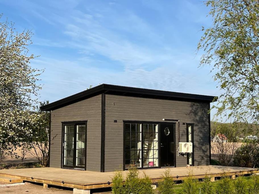 Attefallare i äppelriket in Unknown City, Sweden