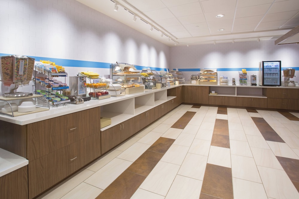 Holiday Inn Express And Suites Jacksonville Camp Lejeune Area an IHG Hotel - photo 19