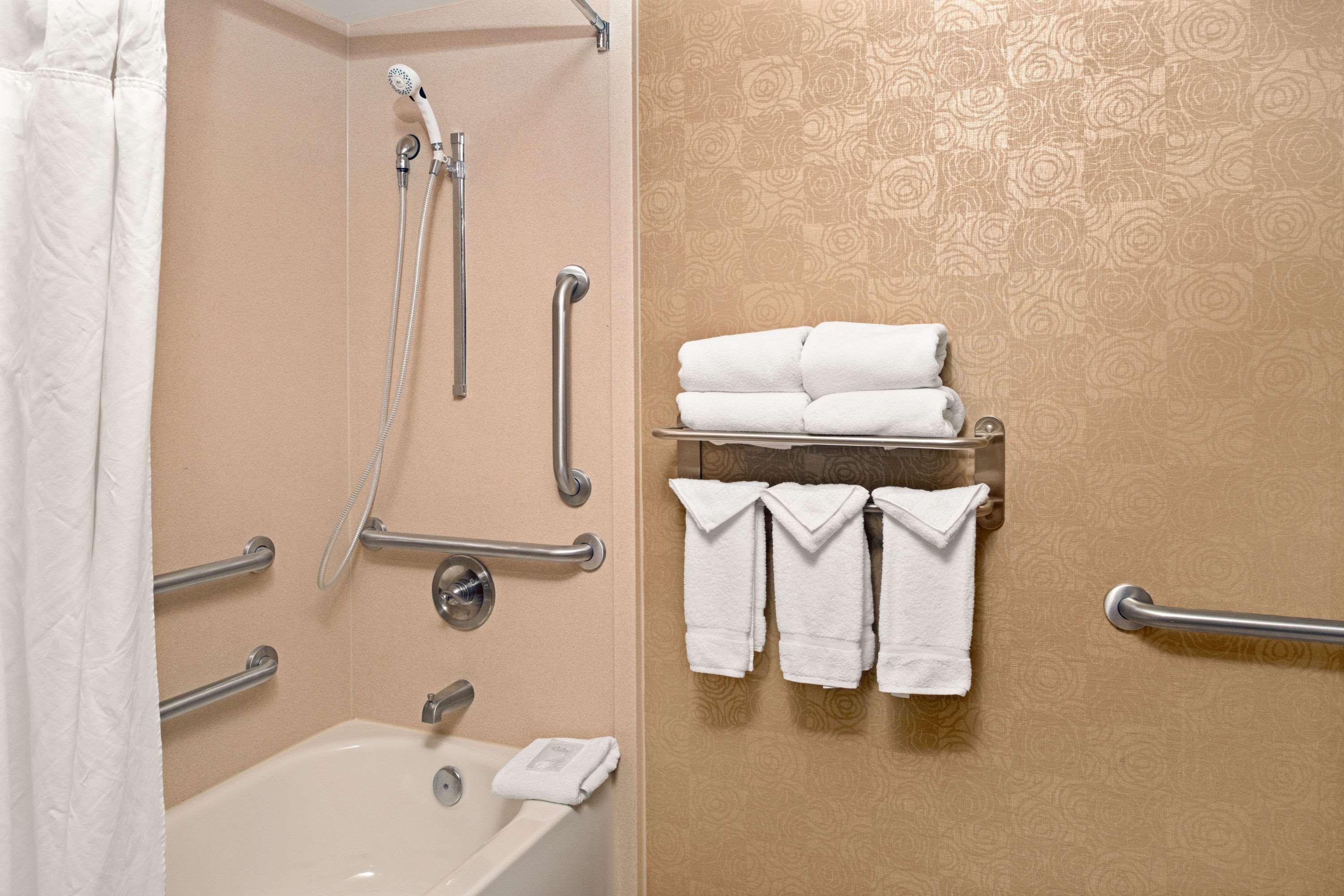 Ramada Plaza by Wyndham Omaha - photo 20