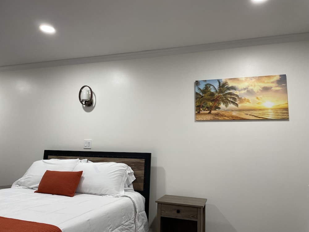 Gatehouse Motel - photo 40