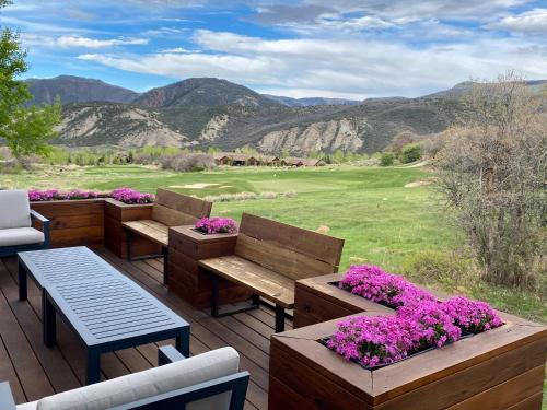 GrayRock - carbon neutral hotel in Eagle