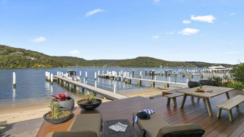 Riptides Booker Bay Waterfront apartment walk to shops & cafes — Booker Bay — photo 2