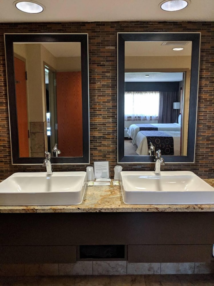 Royal River Casino and Hotel - photo 19