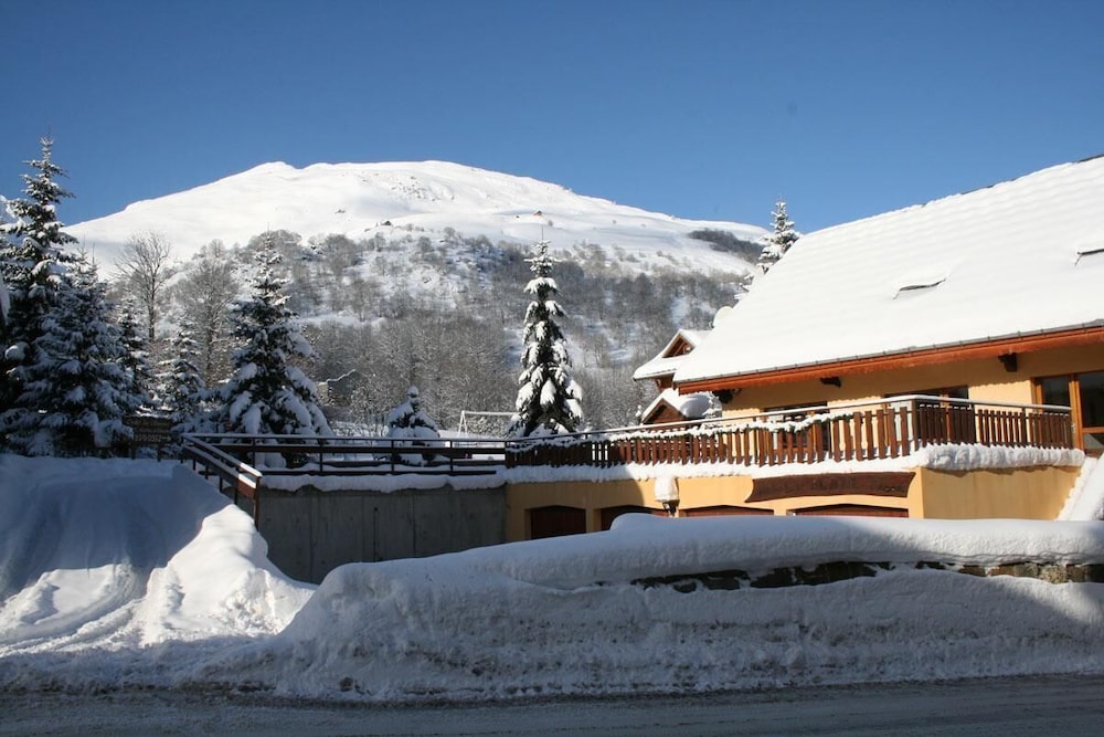 Appartement 5 avec cheminée sauna et jacuzzi proche remontées et centre 6 pers FR 1 263 153 — 5-Star Luxury Hotel in Valloire, France