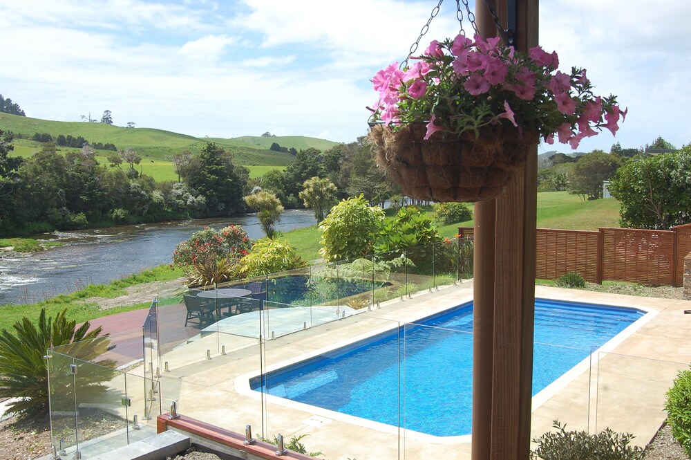 Te Awa Lodge — 4-Star Luxury Hotel in Paihia, New Zealand