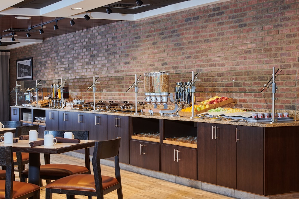 DoubleTree by Hilton Raleigh Crabtree Valley - photo 25