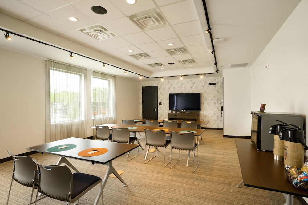 Aloft Austin Airport - photo 34