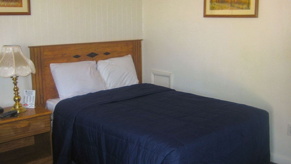Arrowhead Motel Gillette - photo 15