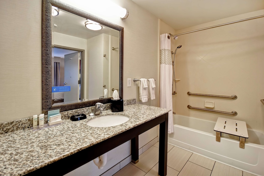 Hampton Inn Middletown - photo 41
