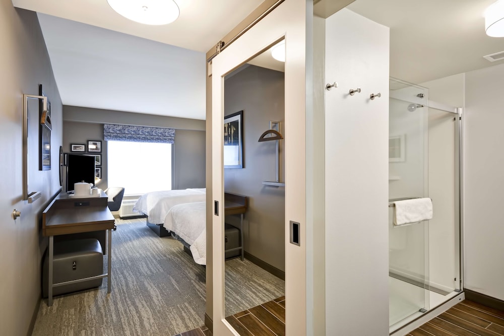 Hampton Inn Livonia Detroit - photo 13