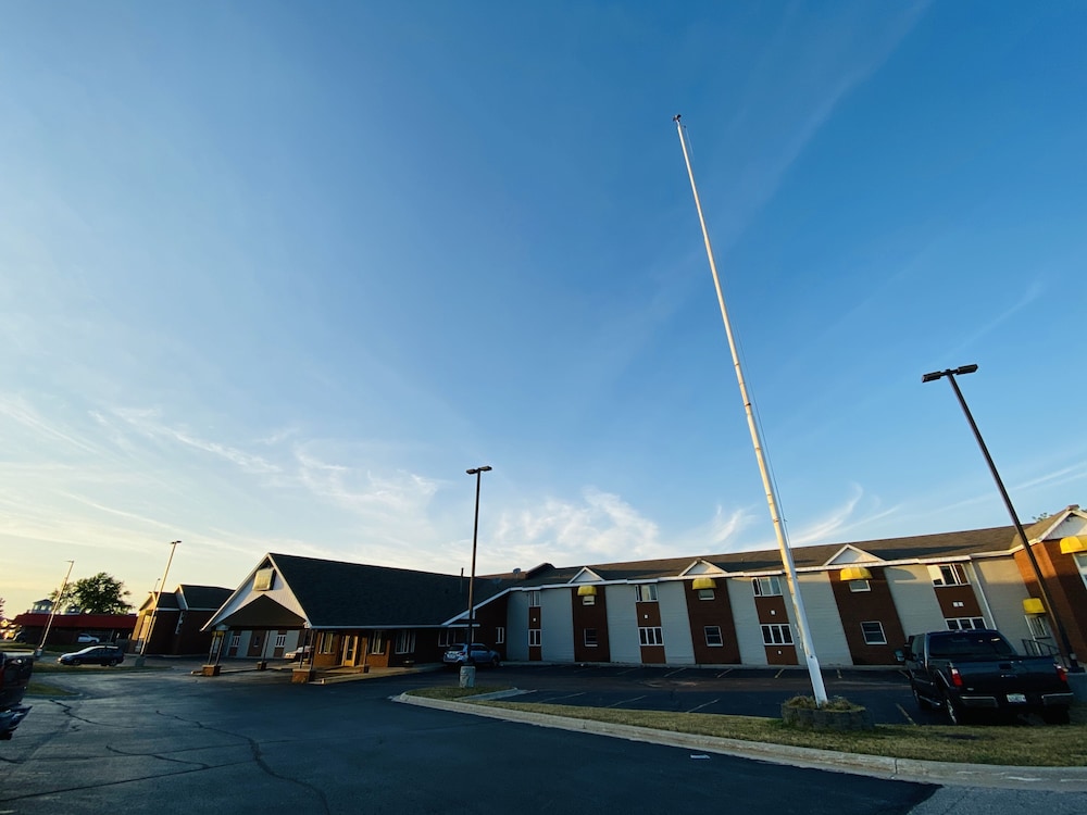 Fleetwood Inn & Suites - photo 27
