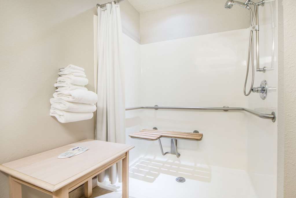 Microtel Inn & Suites by Wyndham Claremore - photo 6