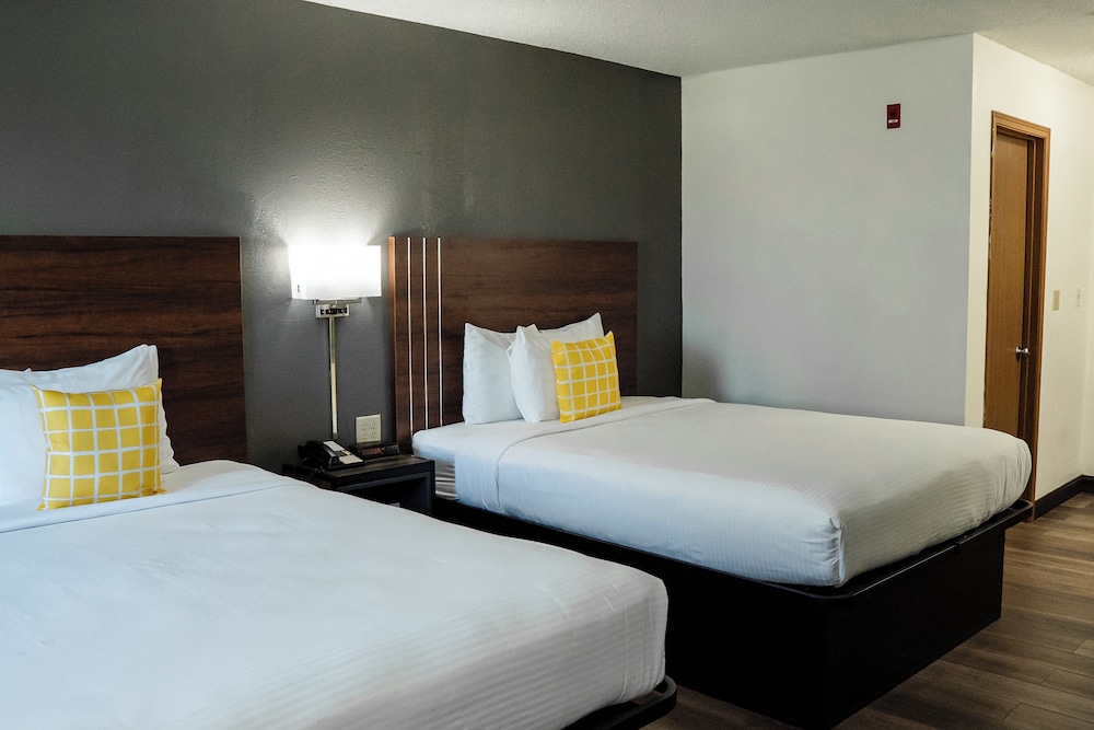 Victorian Inn & Suites - photo 8