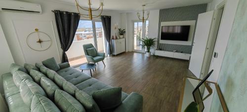 Luxury apartment Private parking self check in51 — 4-Star Luxury Hotel in Craiova, Romania