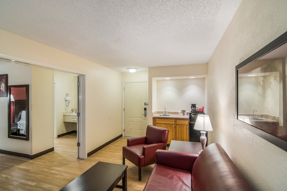 Red Roof Inn & Suites Pensacola East Milton - photo 15