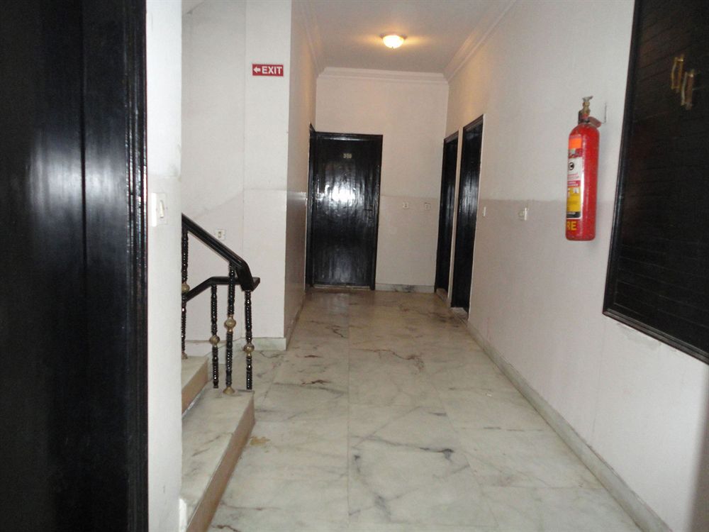 Hotel Astoria — Karol Bagh