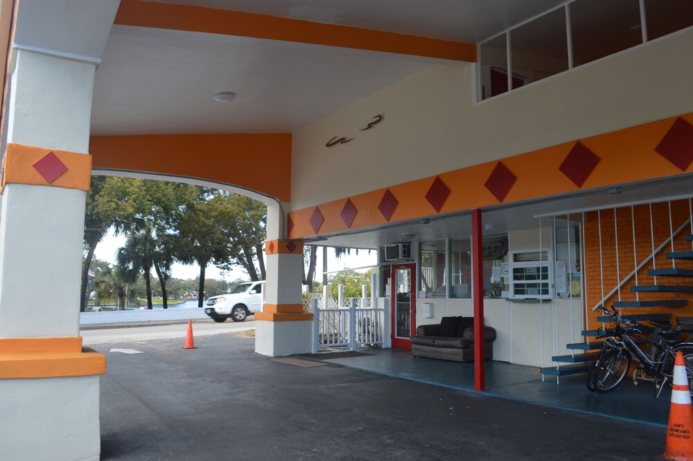 Tarpon Inn - photo 57