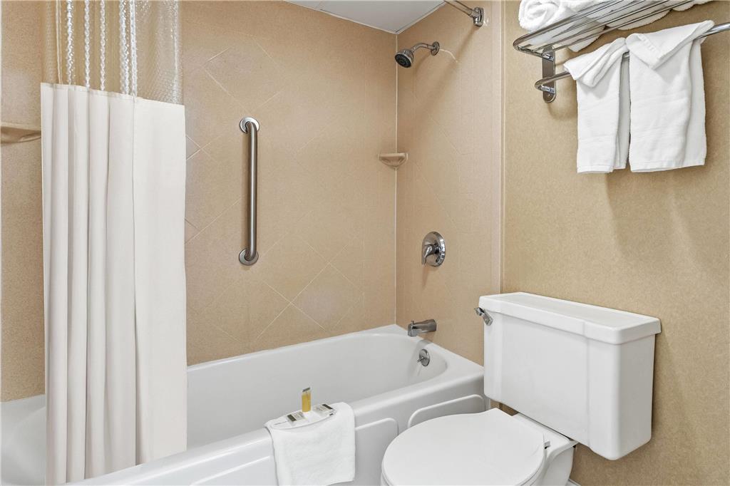 Howard Johnson by Wyndham Albany - photo 25