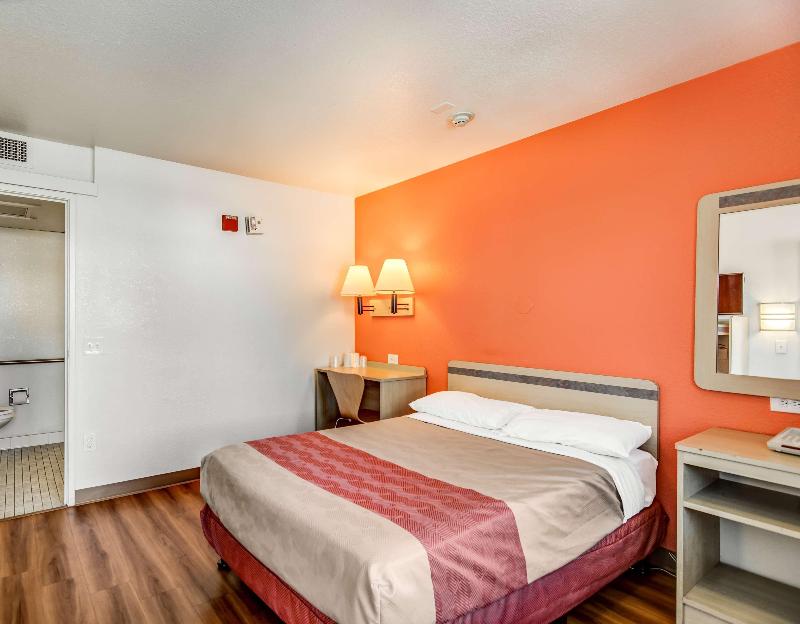 Super 8 by Wyndham Tracy - photo 11