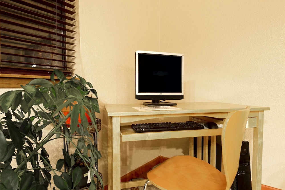 Super 8 by Wyndham Las Cruces White Sands Area - photo 32