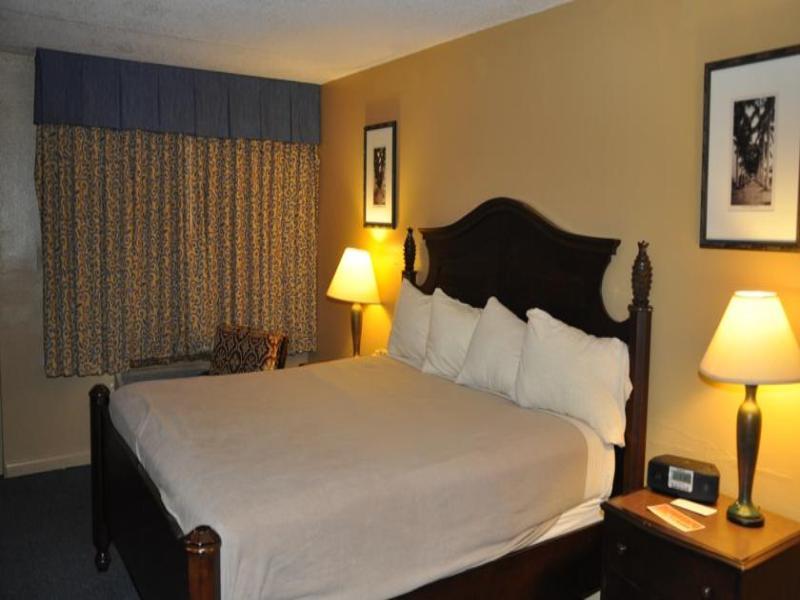 Howard Johnson by Wyndham Lake Front Park Kissimmee - photo 3