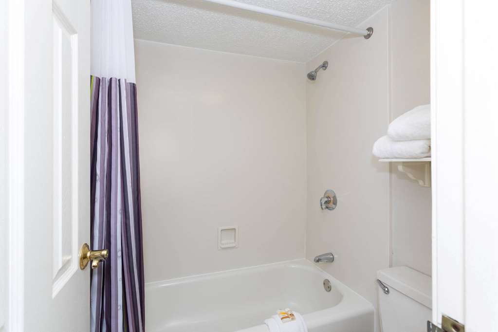 La Quinta Inn by Wyndham Tallahassee North - photo 58