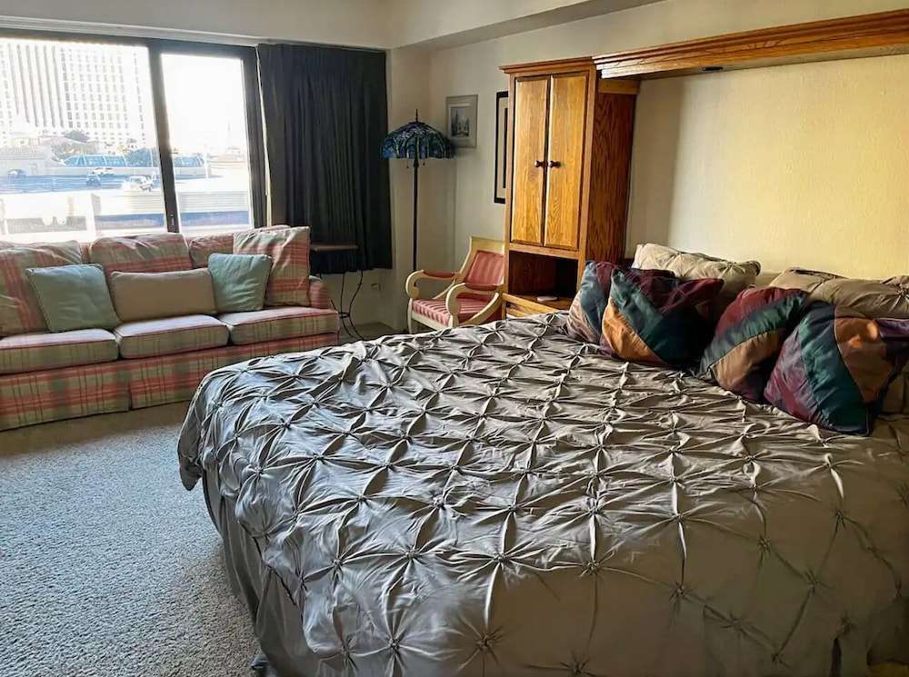 On The Strip Classic Comfort 2 Bedroom Condo