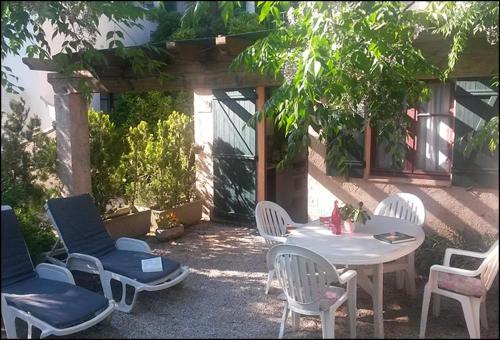 Au jardin de la ferme roses rouges - last minute hotel in Unknown City
