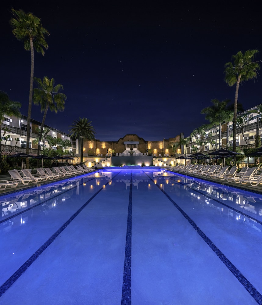 Exercise/lap pool