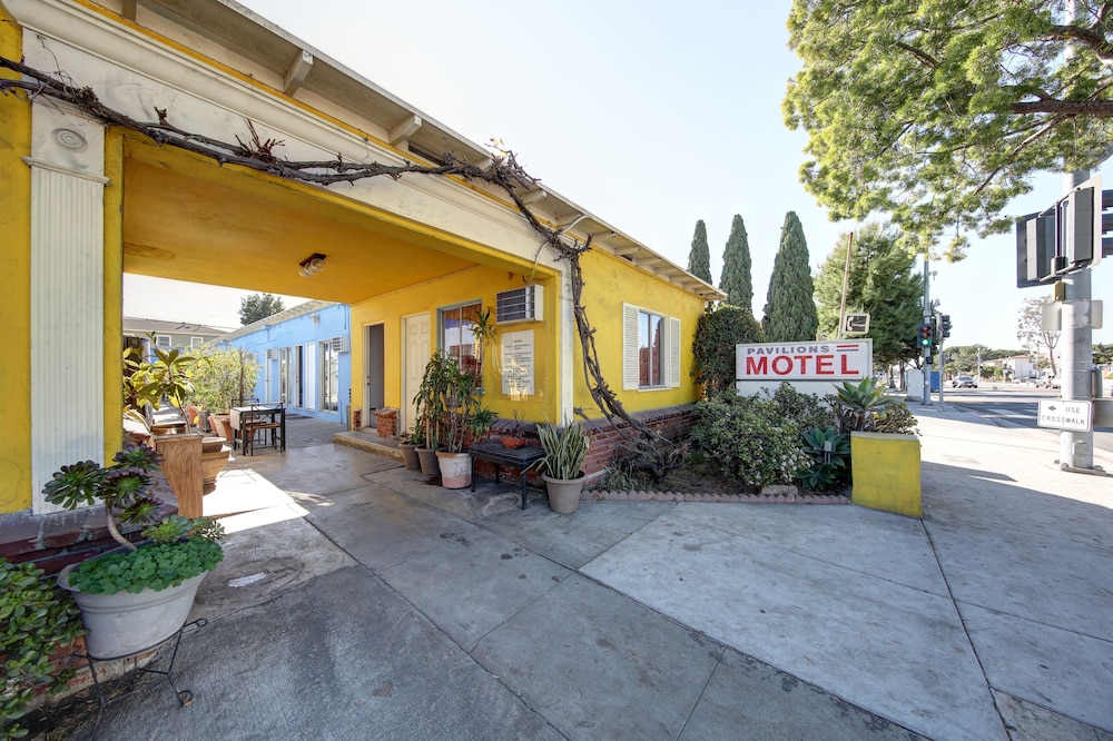 Pavilions Motel - photo 47