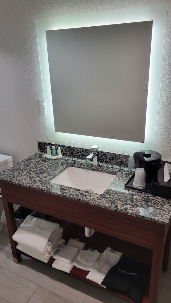 Quality Inn Forsyth near GA Public Safety Training Center - photo 10