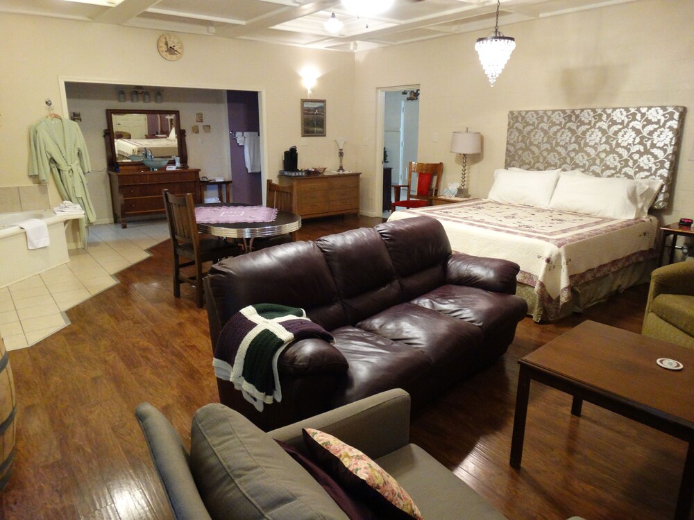 Davie School Inn - photo 9