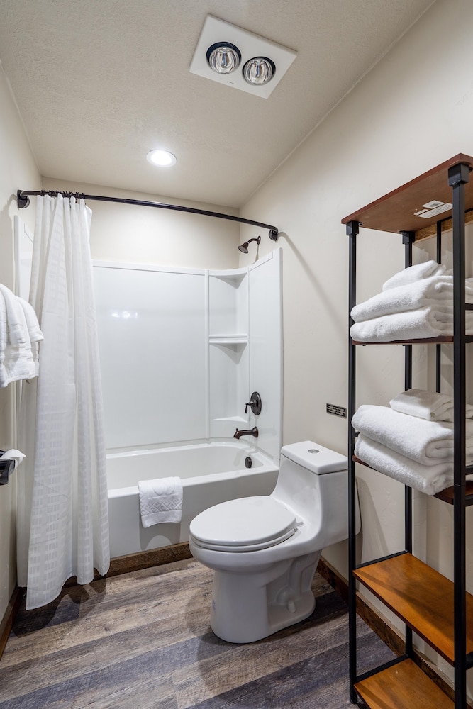 The Adventure Inn Yellowstone - photo 43
