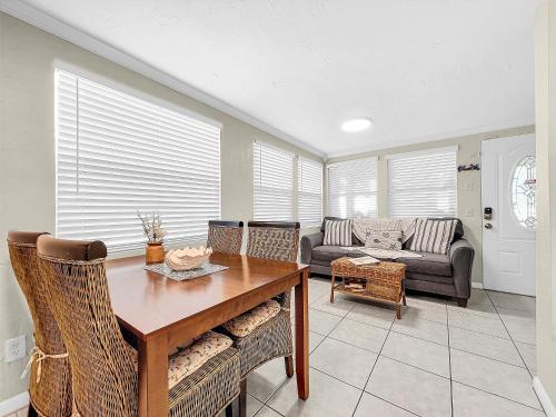 Beachy Keen 1 bed 1 bath ground floor steps to beach — 4-Star Luxury Hotel in Bradenton Beach, United States