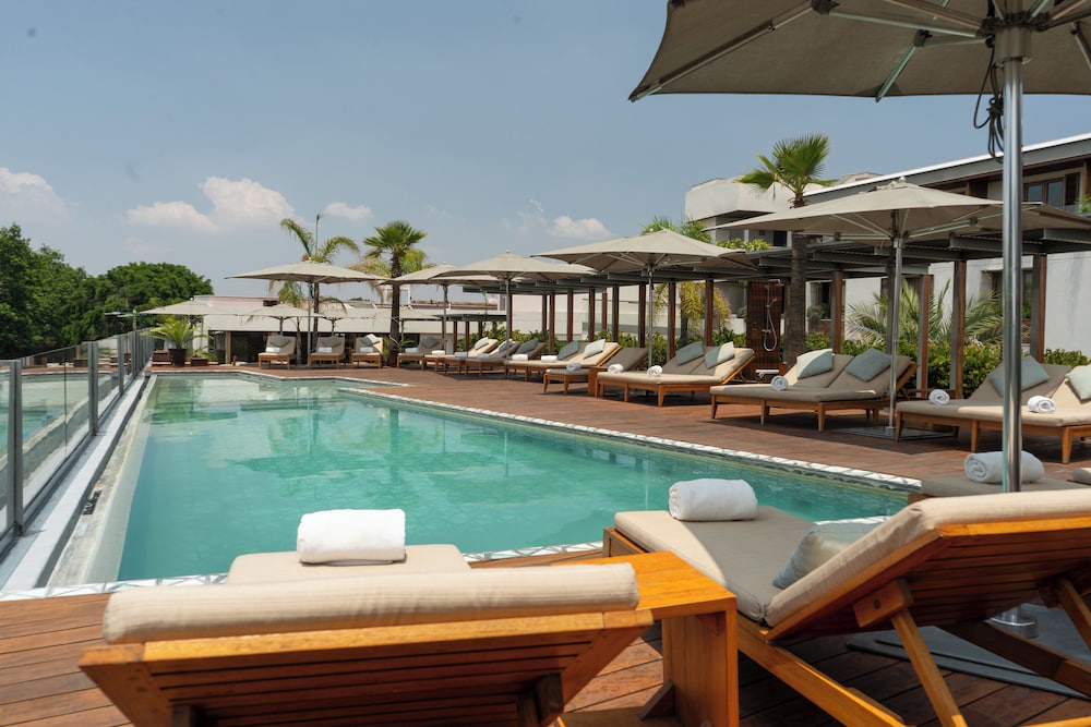 Rooftop pool