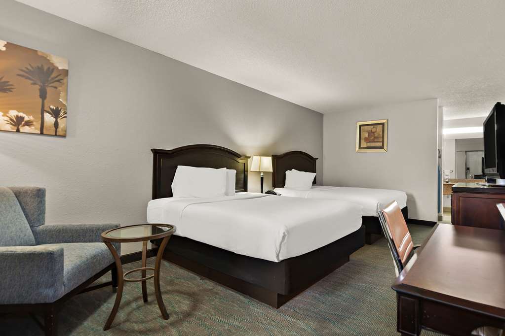 Rodeway Inn Lumberton Central - photo 11