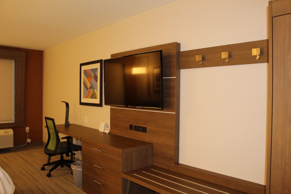 Holiday Inn Express & Suites Phoenix Airport North by IHG - photo 45