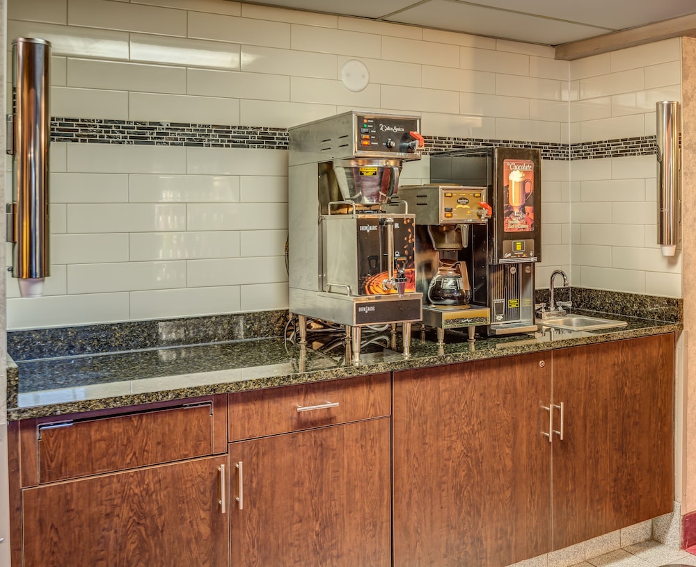 Prime Rate Inn - photo 35