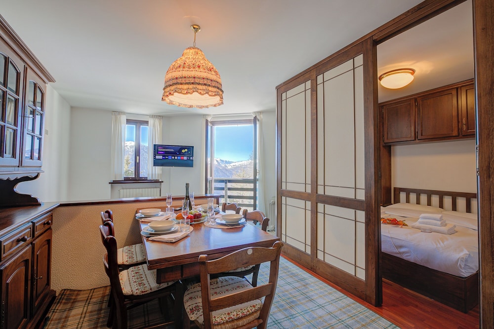 Appartamento Principino 24 Ski in Ski out — 4-Star Luxury Hotel in Sestriere, Italy
