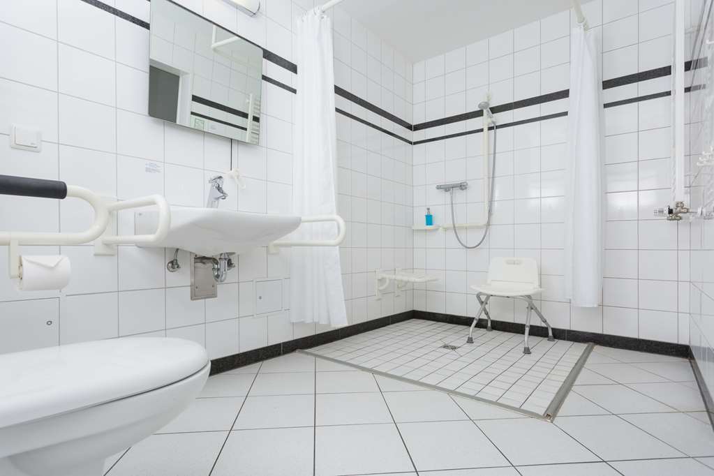 Zimmer Bad behindertengerecht