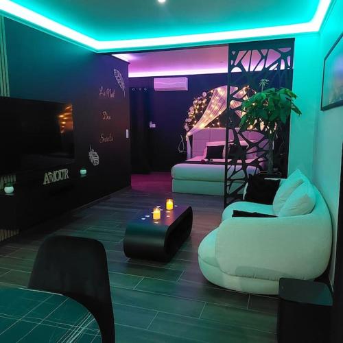 La Nuit Des Secrets Love Room 4 Étoiles Avec Jacuzzi Et Sauna - last minute hotel in Unknown City